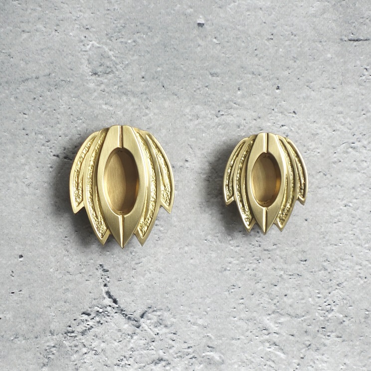 襖引手 真鍮笹形 磨きクリア | 室金物オンラインストア